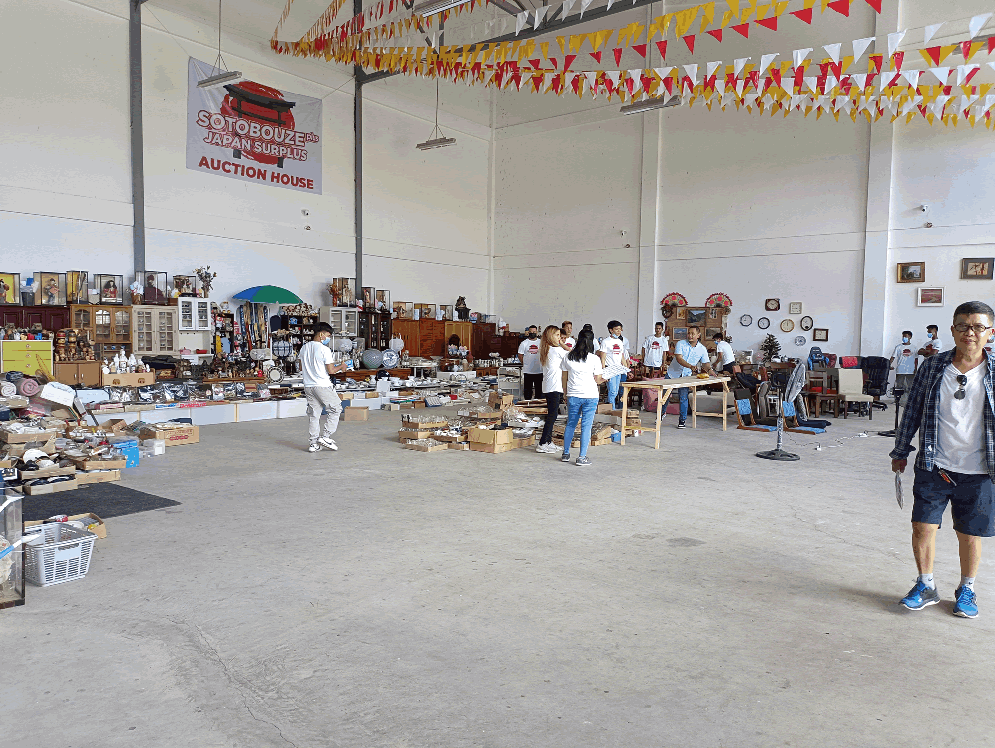 SOTOBOUZE CAVITEオークション会場 フィリピン